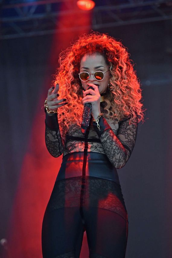 Ella-Eyre -V-Festival-Day-2